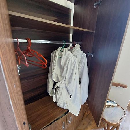 Arab Hostel, Welcoming All Solo And Groups Travellers But, Unmarried Couples Not Allowed Alessandria Esterno foto